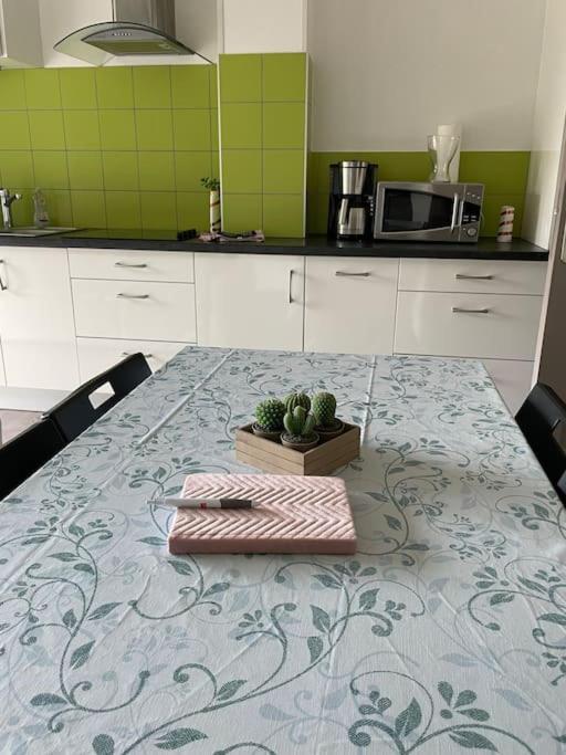 Les Lys De Rosie - Maison Familiale De Plain Pied Campagne Boisset-lès-Montrond Extérieur photo
